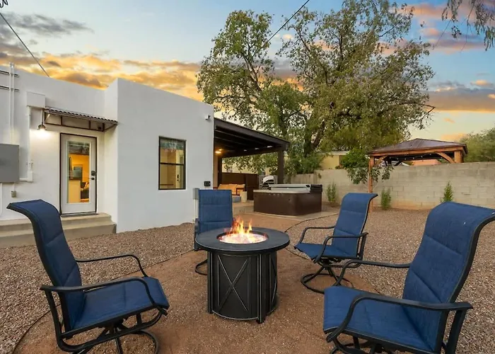 Renovated Adobe With Hot Tub-close To U Of A Holiday home Tucson