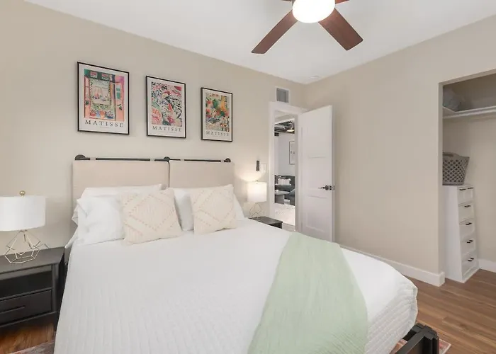 Renovated Adobe With Hot Tub-close To U Of A Holiday home Tucson