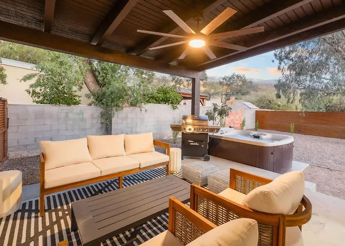Holiday home Renovated Adobe With Hot Tub-close To U Of A *