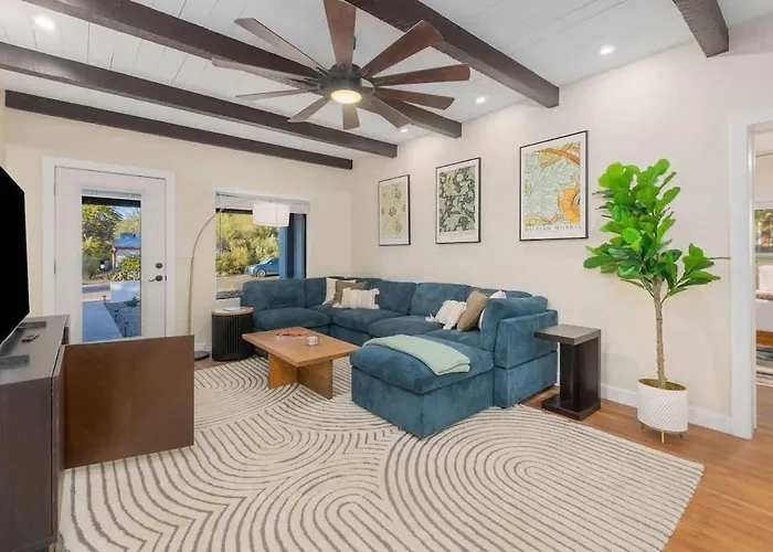 Renovated Adobe With Hot Tub-close To U Of A Holiday home Tucson