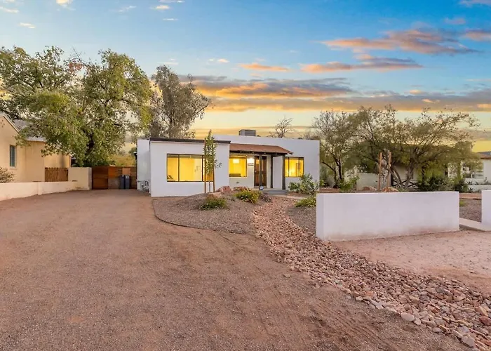 Holiday home Renovated Adobe With Hot Tub-close To U Of A *