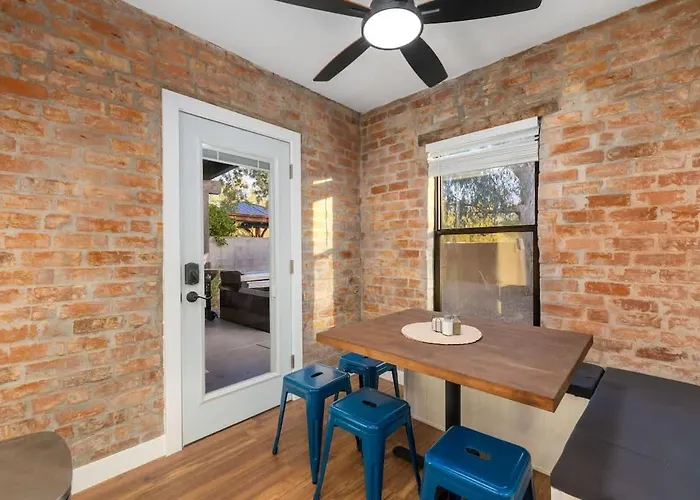 Renovated Adobe With Hot Tub-close To U Of A