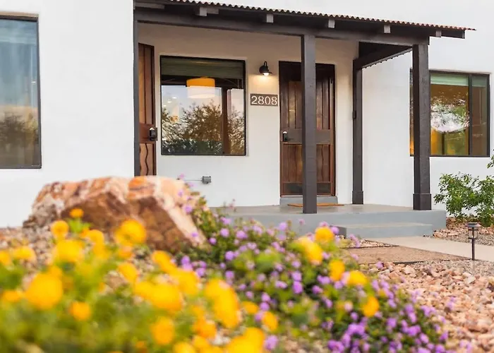 Renovated Adobe With Hot Tub-close To U Of A Holiday home Tucson
