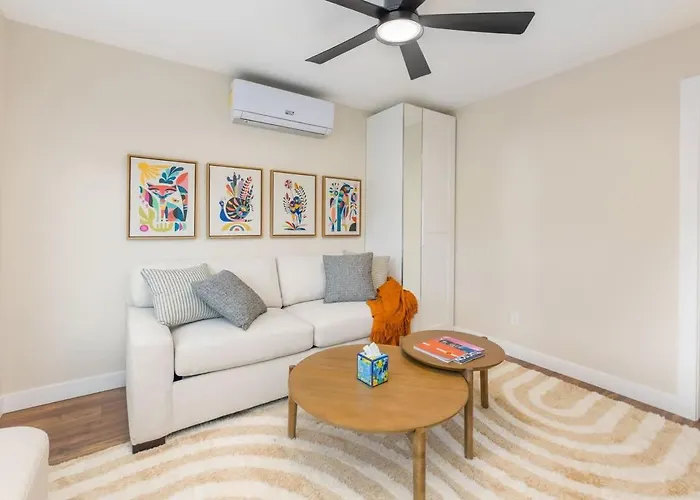 Renovated Adobe With Hot Tub-close To U Of A Holiday home