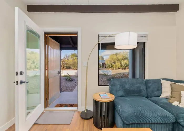 Renovated Adobe With Hot Tub-close To U Of A Holiday home *