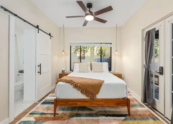 Renovated Adobe With Hot Tub-close To U Of A Holiday home *