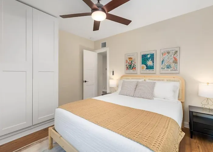 Renovated Adobe With Hot Tub-close To U Of A Holiday home *