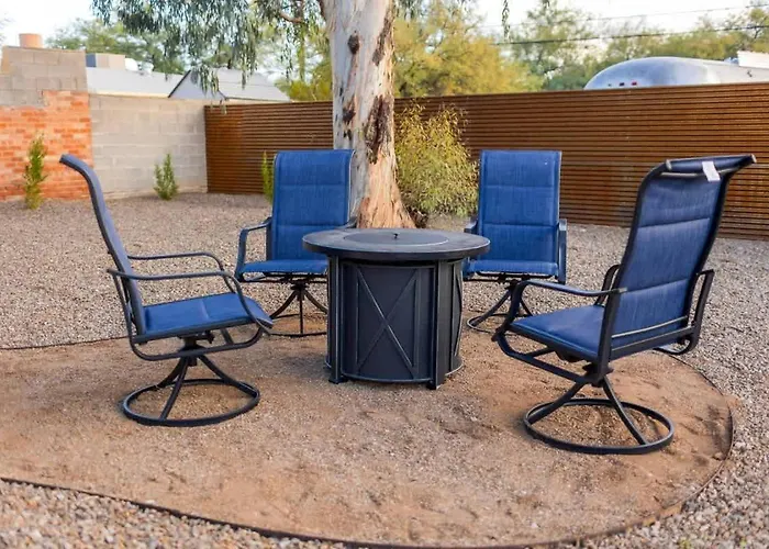 Renovated Adobe With Hot Tub-close To U Of A Holiday home