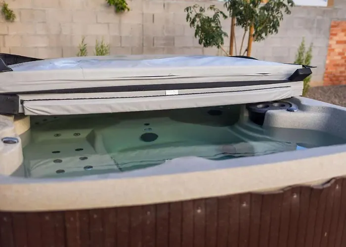 Renovated Adobe With Hot Tub-close To U Of A Tucson