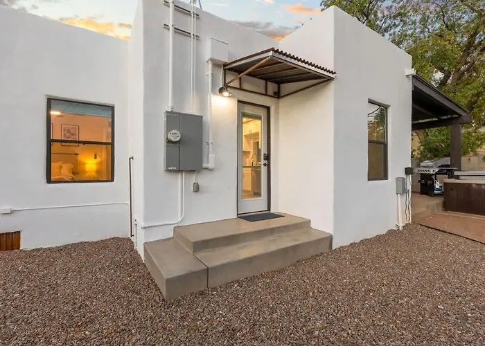 Renovated Adobe With Hot Tub-close To U Of A *