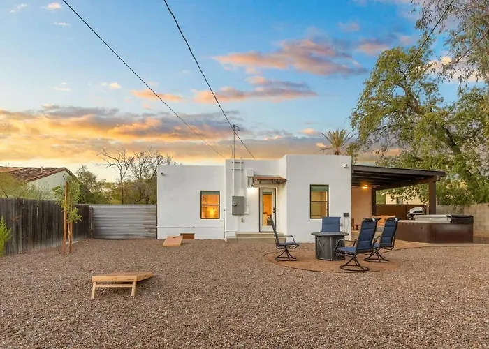 Renovated Adobe With Hot Tub-close To U Of A Holiday home *
