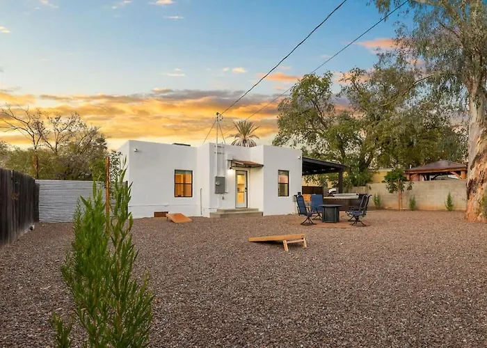 Renovated Adobe With Hot Tub-close To U Of A