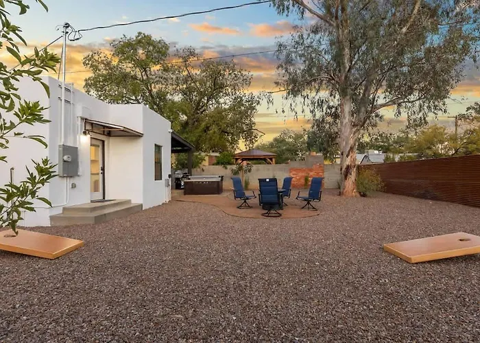 Holiday home Renovated Adobe With Hot Tub-close To U Of A Tucson