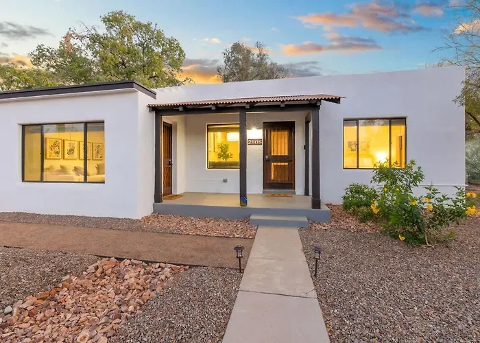 Renovated Adobe With Hot Tub-close To U Of A