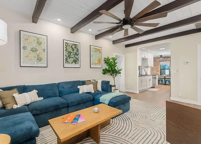 Renovated Adobe With Hot Tub-close To U Of A Holiday home Tucson