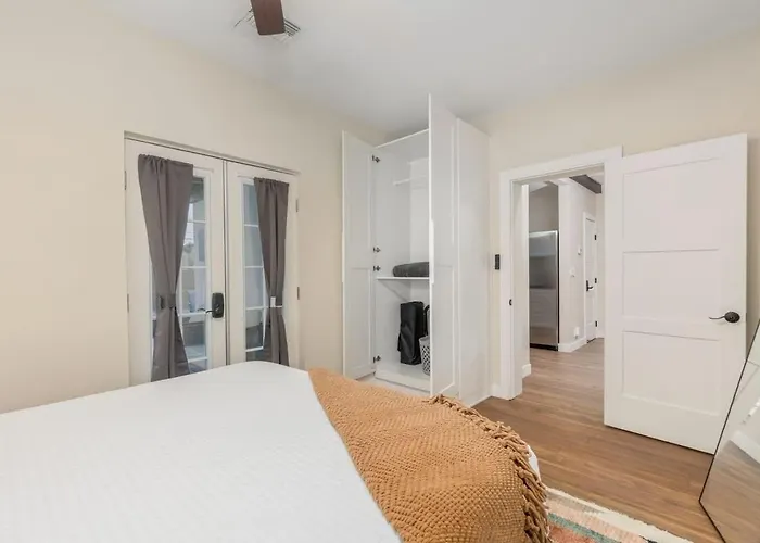 Holiday home Renovated Adobe With Hot Tub-close To U Of A *