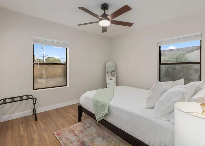 Renovated Adobe With Hot Tub-close To U Of A Holiday home Tucson